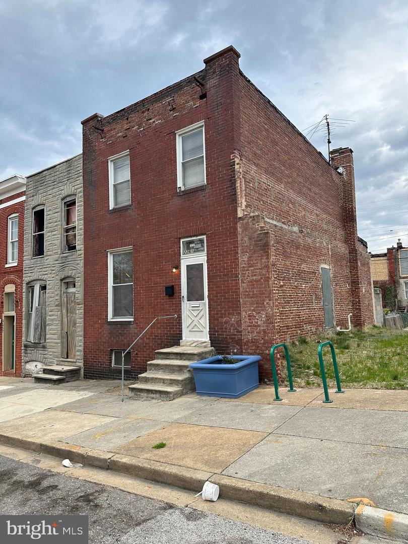 2261 Sidney Ave — photo