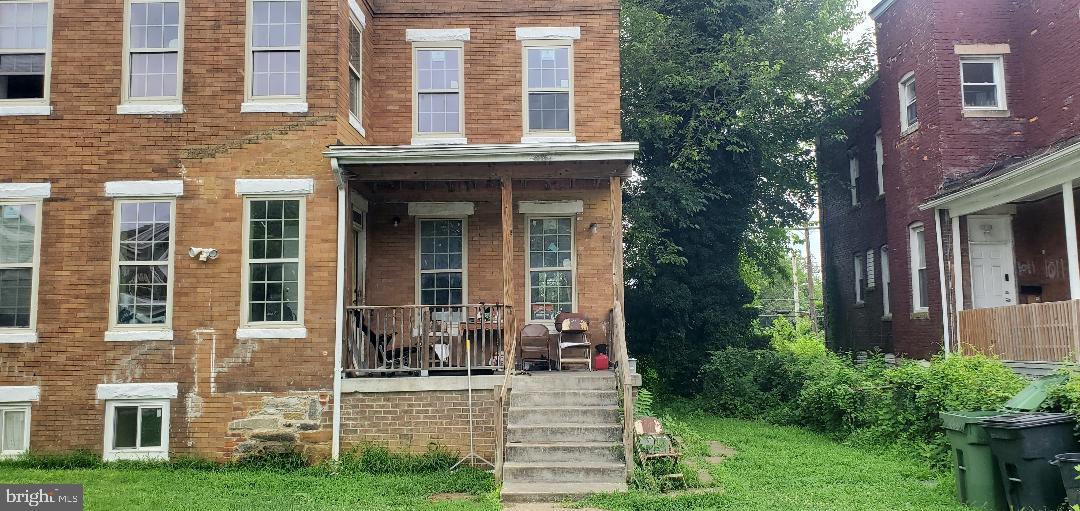 1013 Poplar Grove St — photo