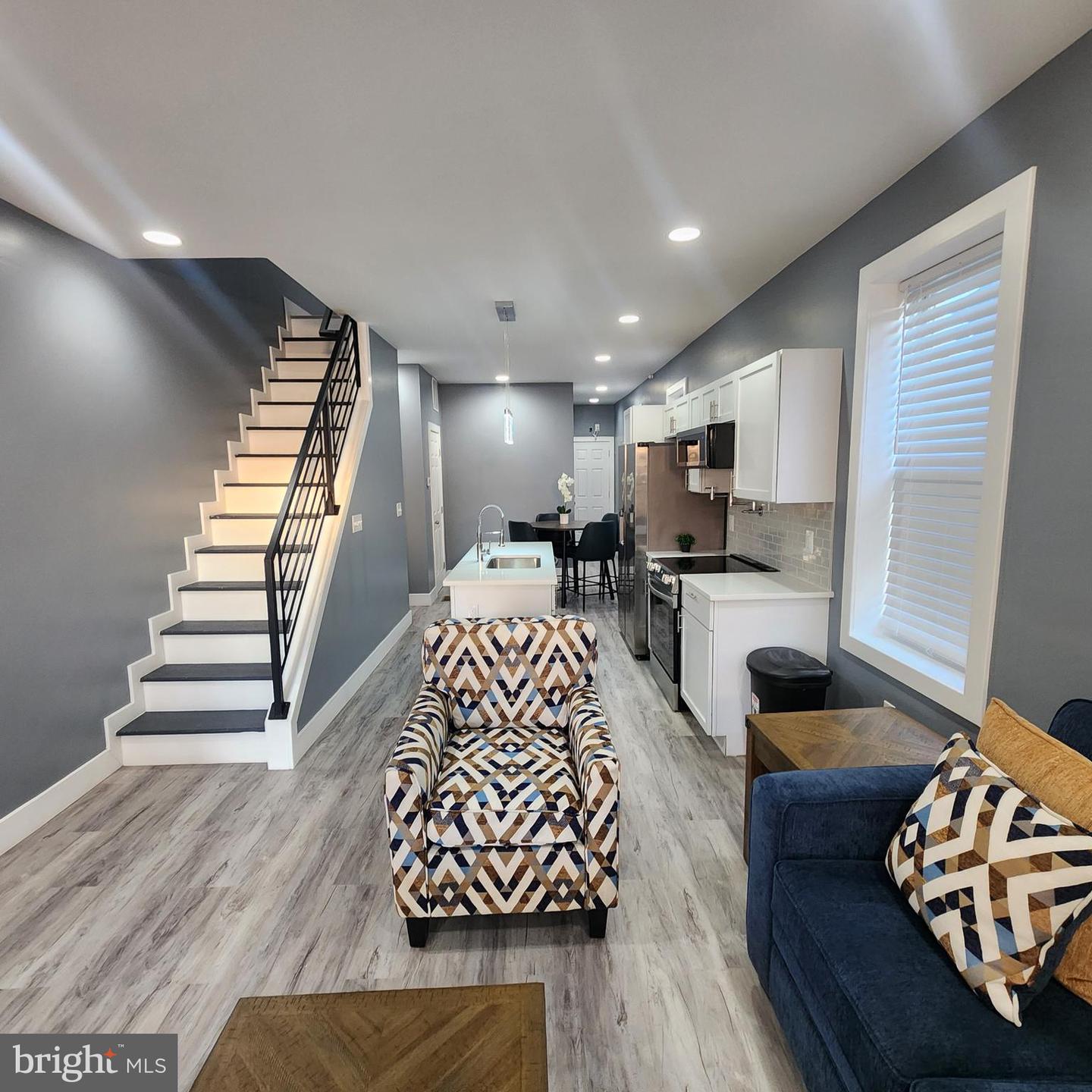 2751 Fenwick Ave — photo