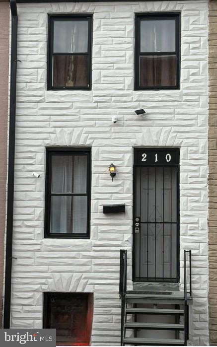 210 S Carey St — photo