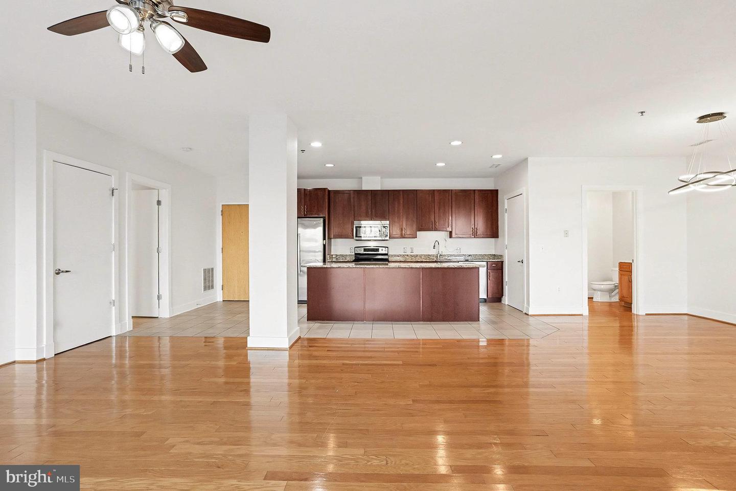 2772 Lighthouse Pt E #201 — photo