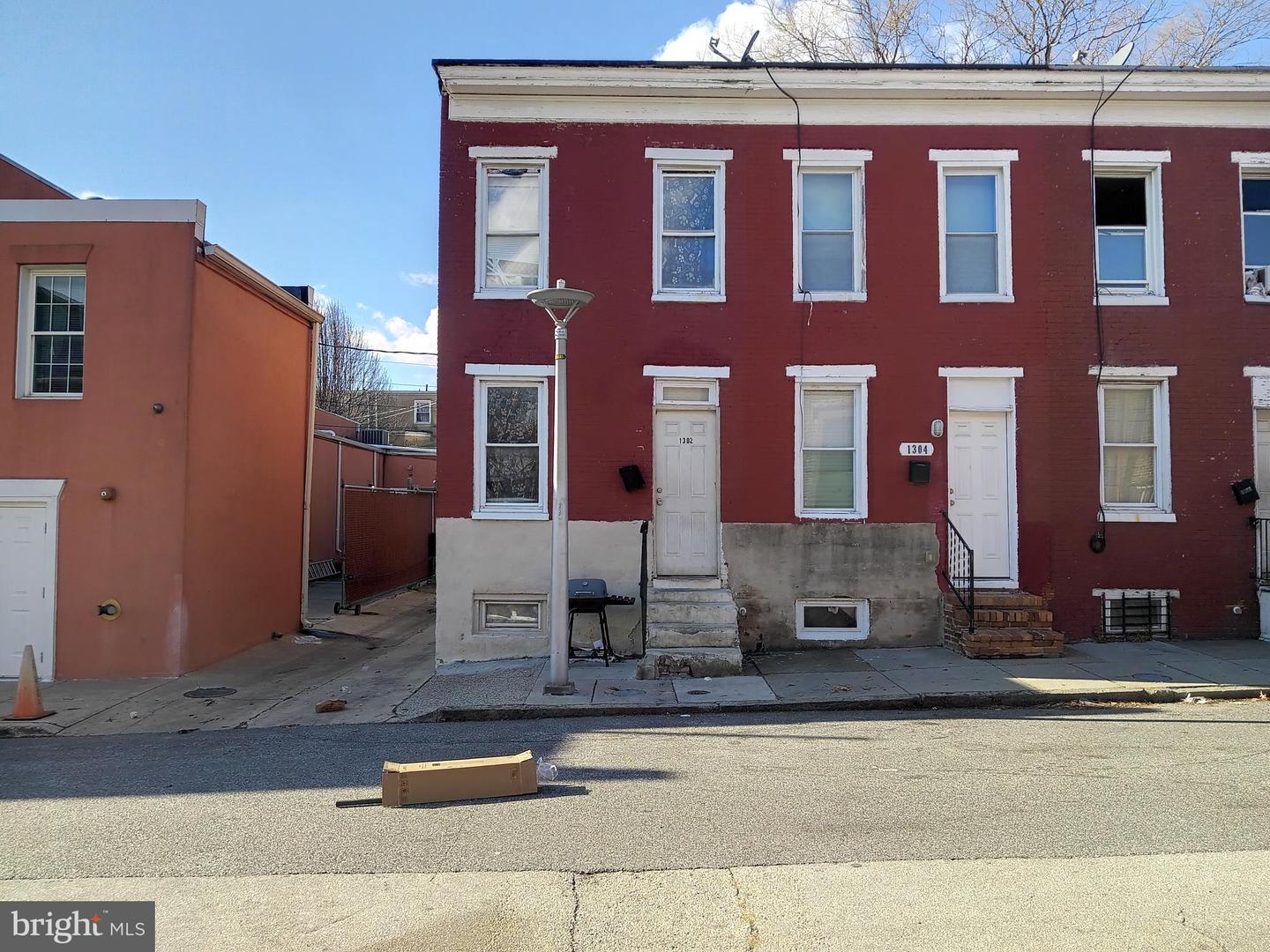 1302 N Spring St — photo