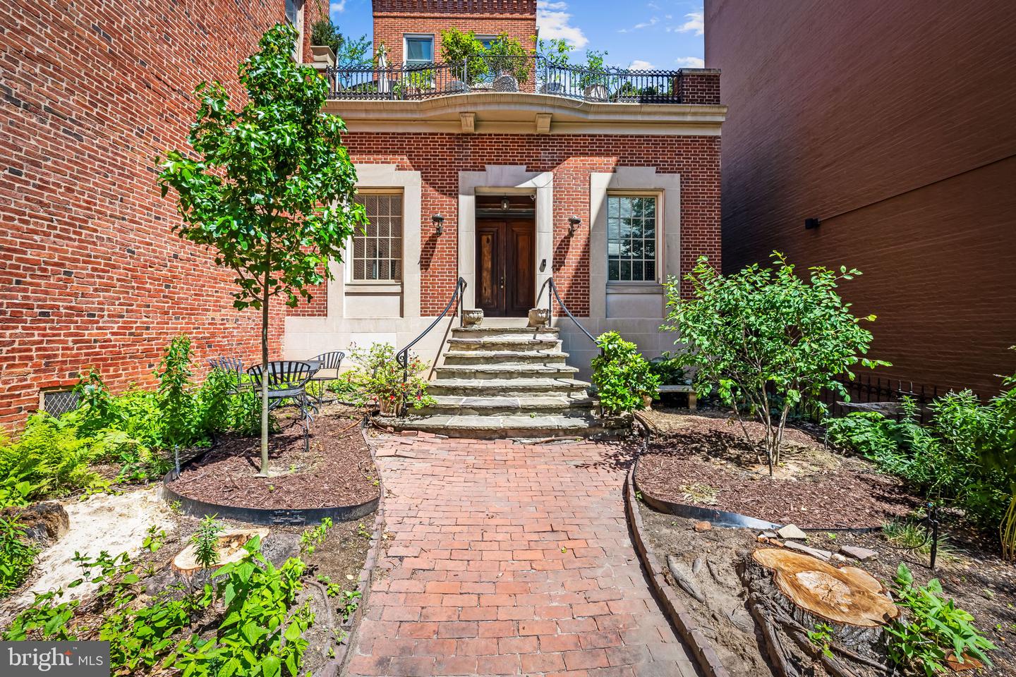 16 W Read St — photo