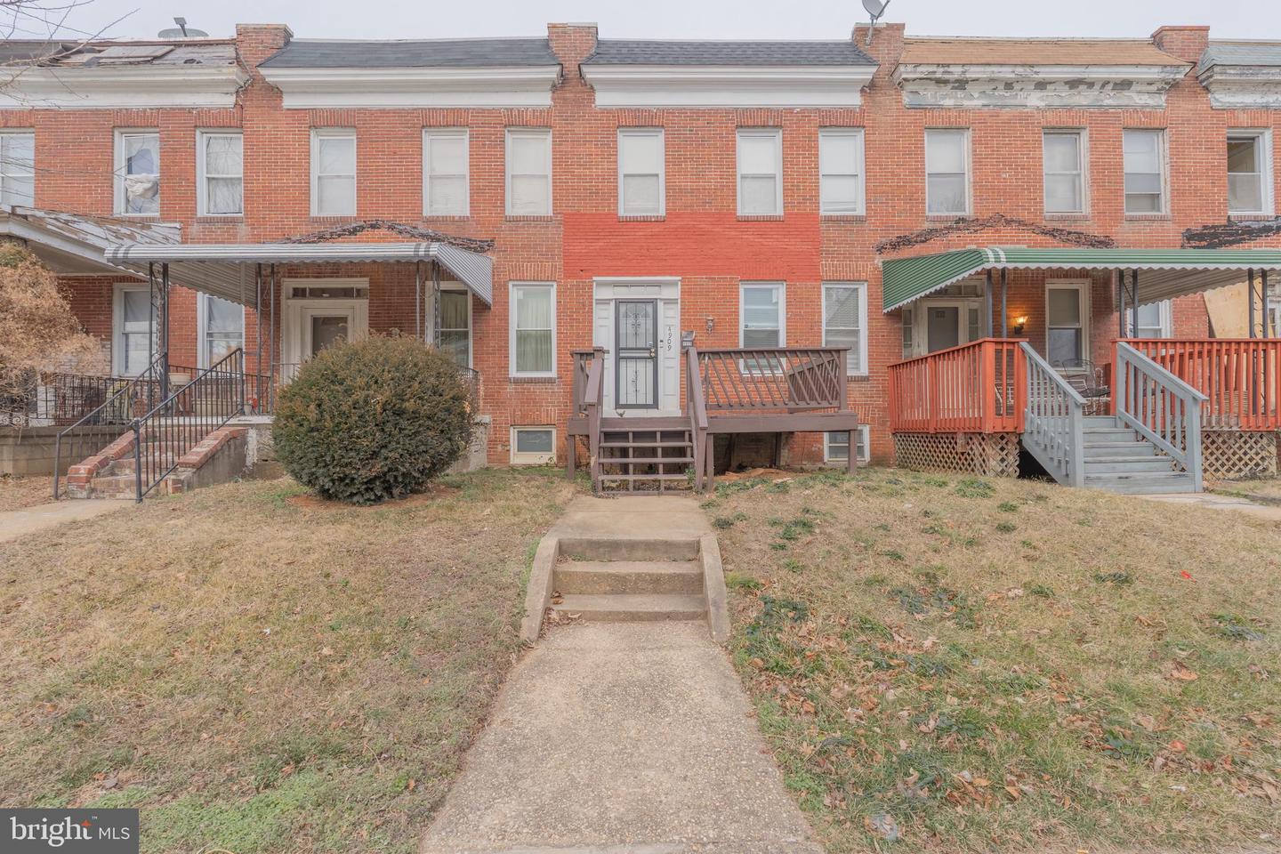 4909 Litchfield Ave — photo