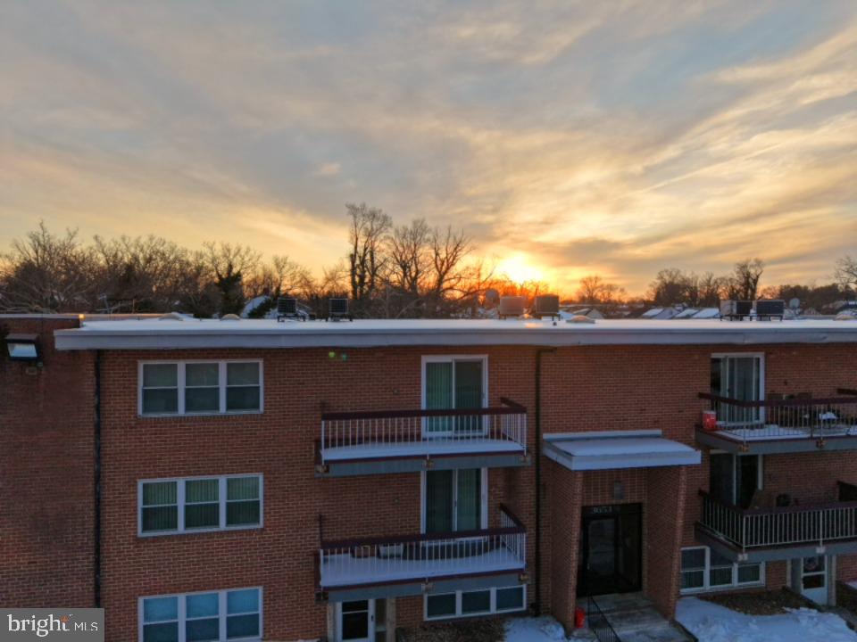 3651 Glengyle Ave #2F — photo
