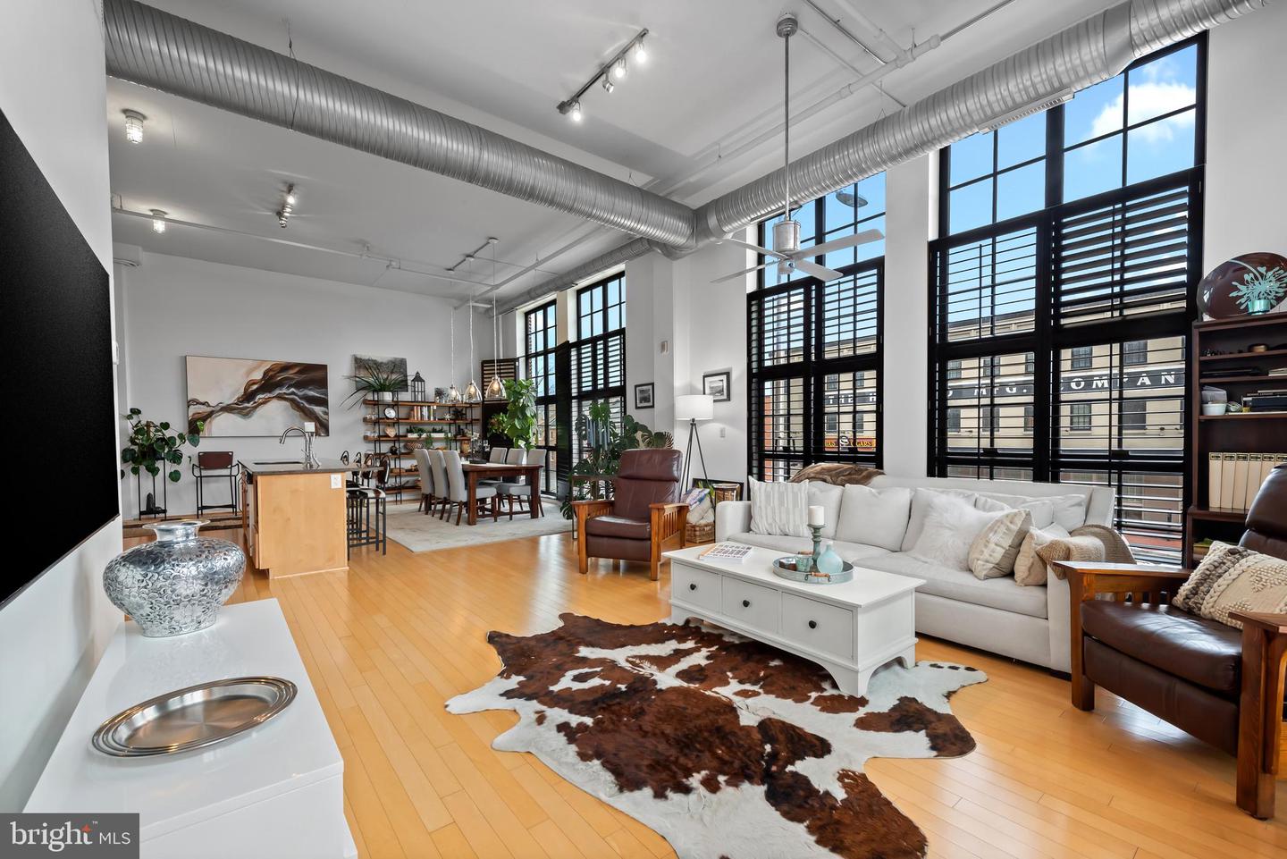 1220 Bank St #204 — photo