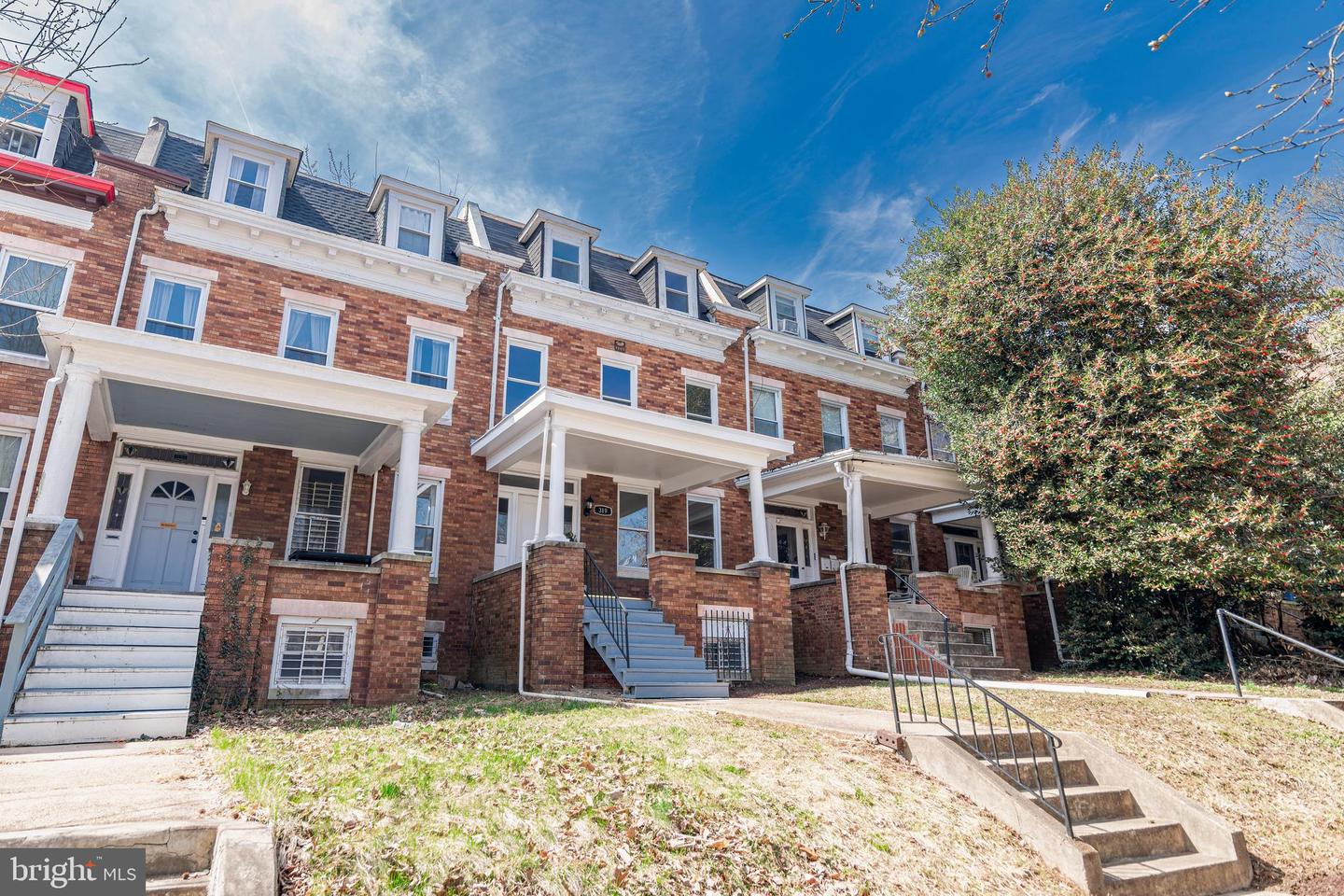 319 E University Pkwy — photo