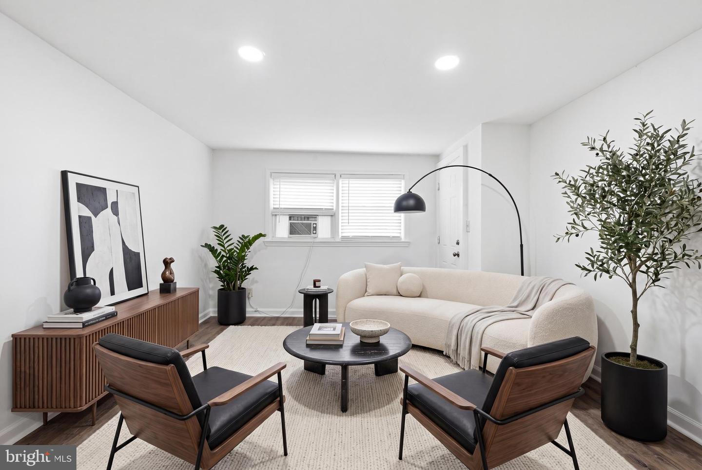 3816 W Bay Ave #1 — photo