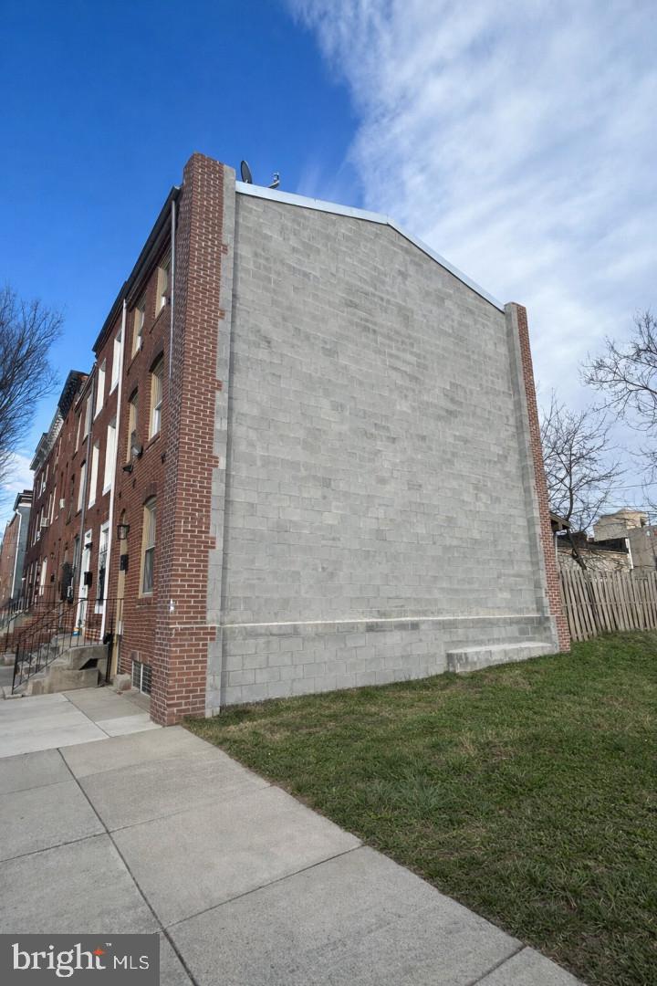 17 S Carey St — photo