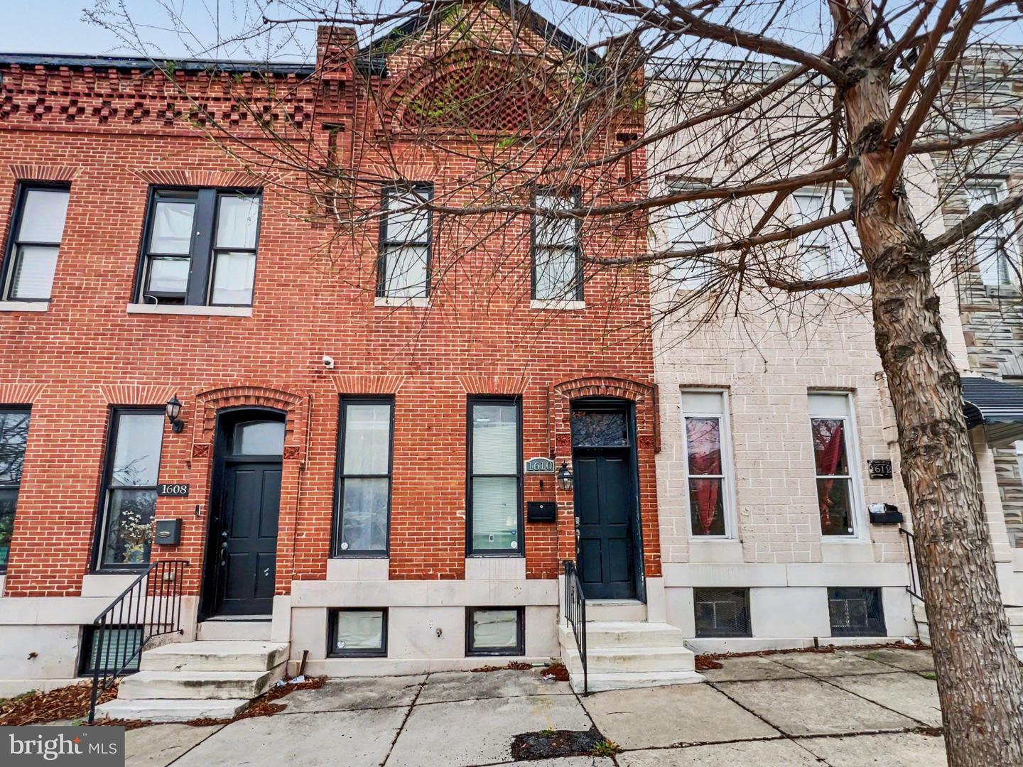 1610 N Broadway N — photo