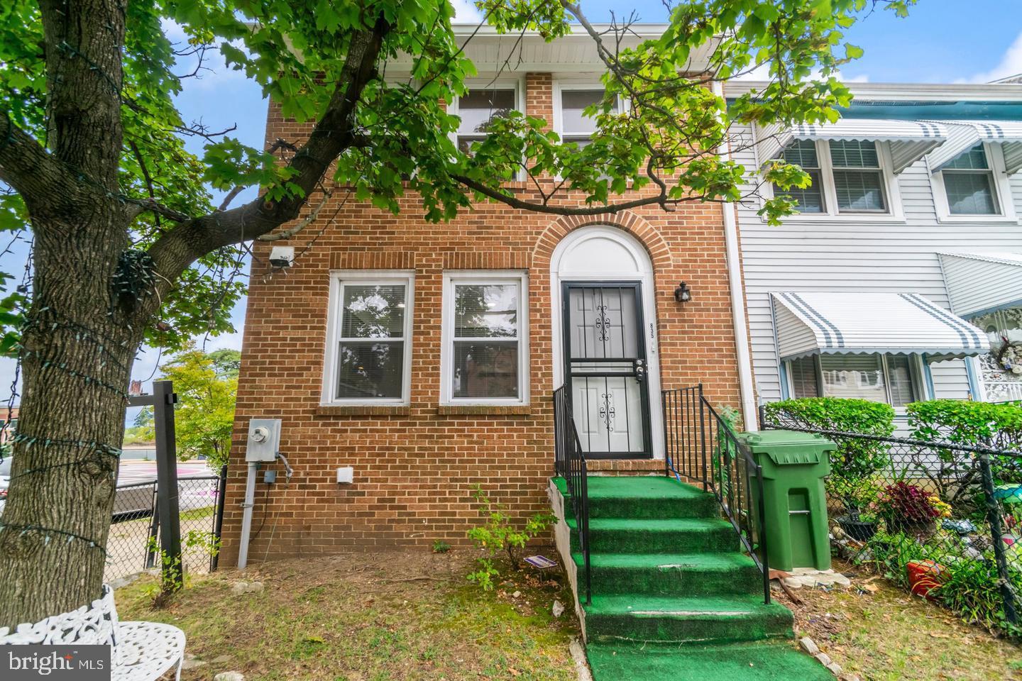 835 Showell Ct — photo
