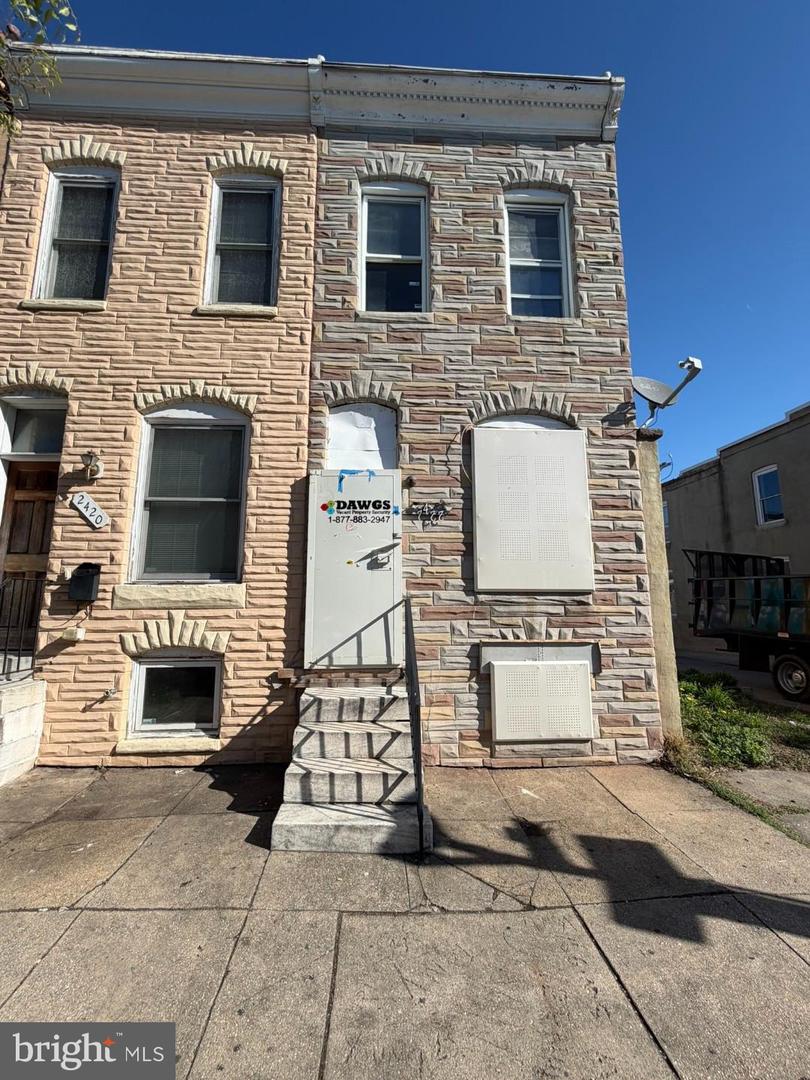 2422 Jefferson St — photo