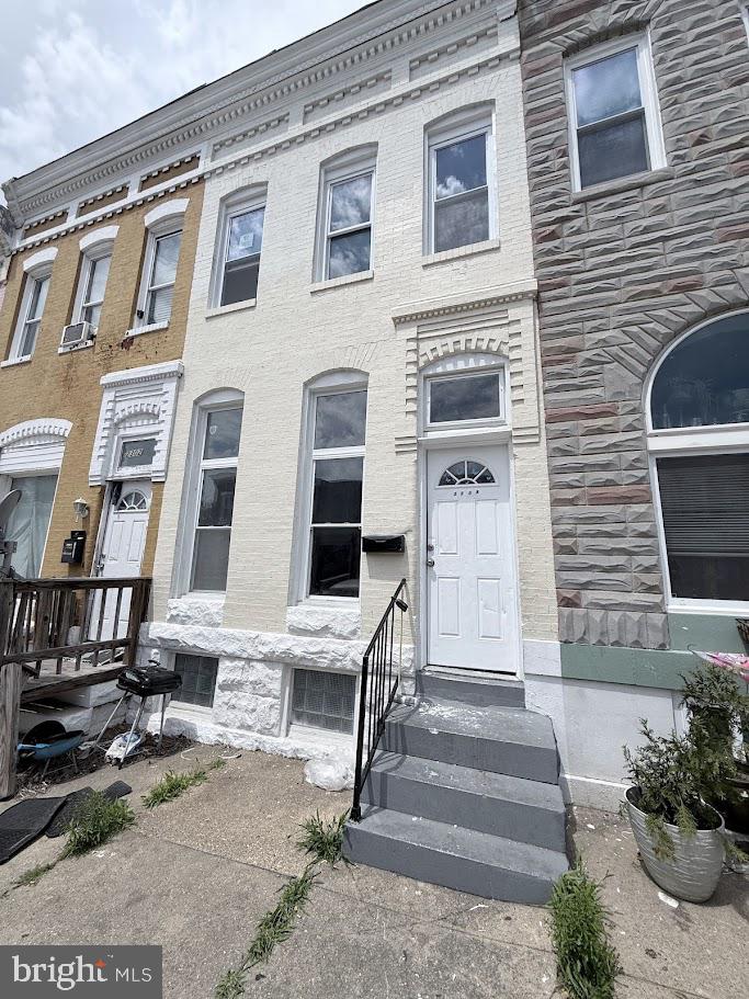 2304 E Lafayette Ave — photo