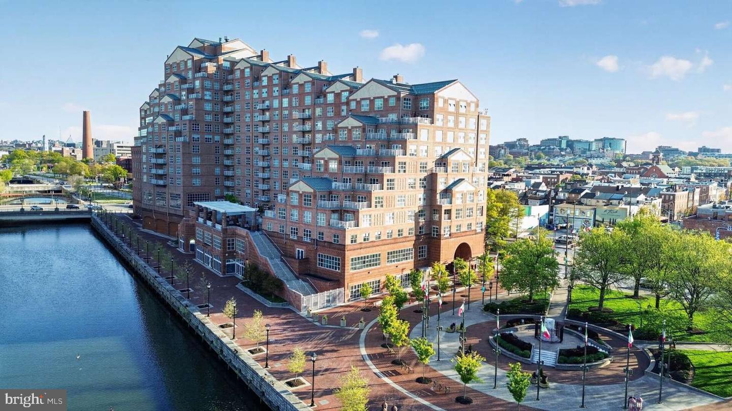 250 President St #805 — photo