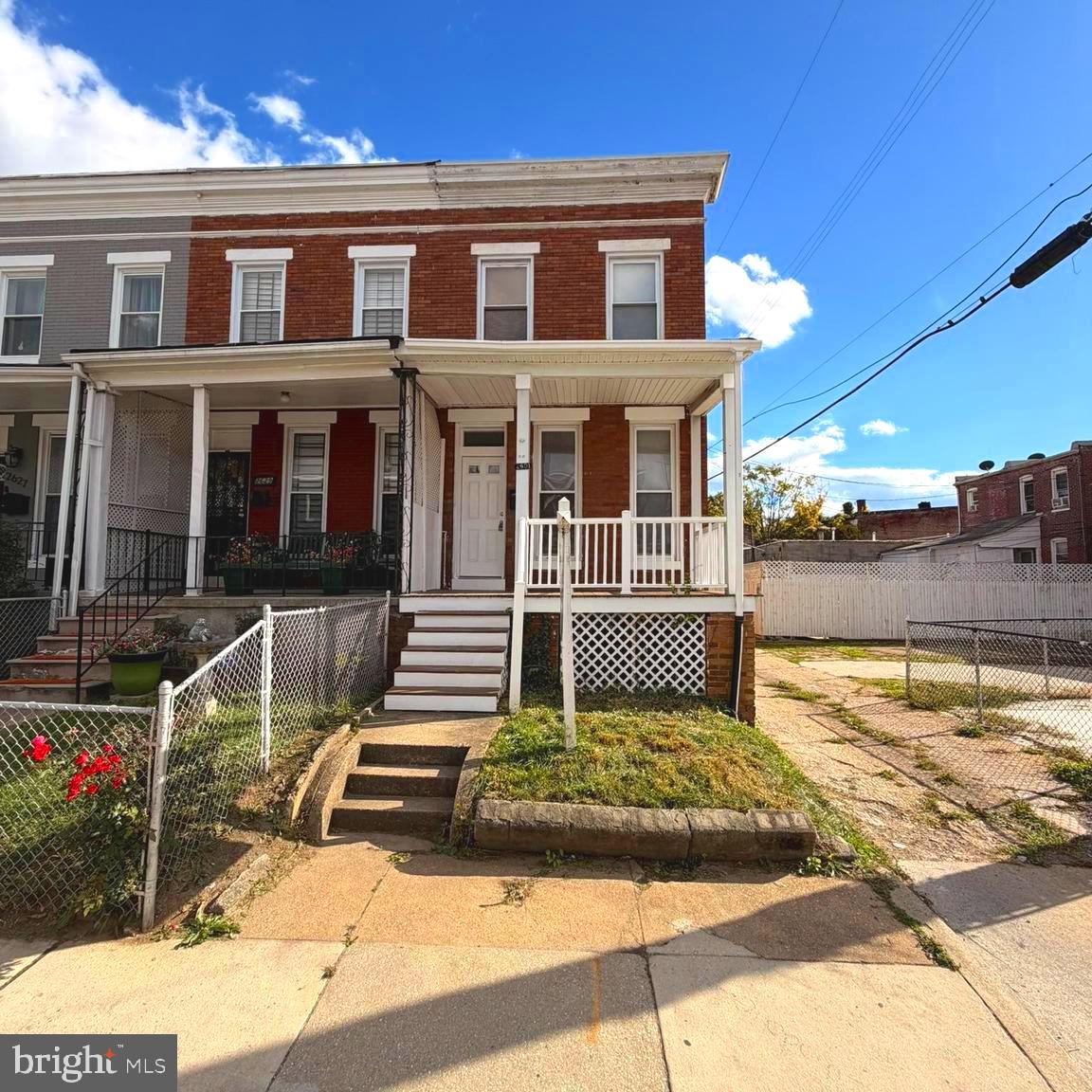 2631 W Cold Spring Ln — photo