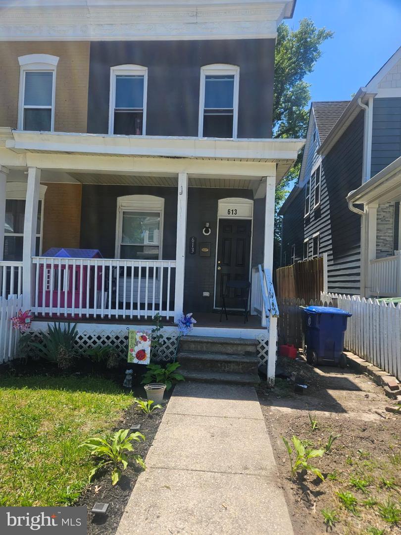 613 Dumbarton Ave — photo