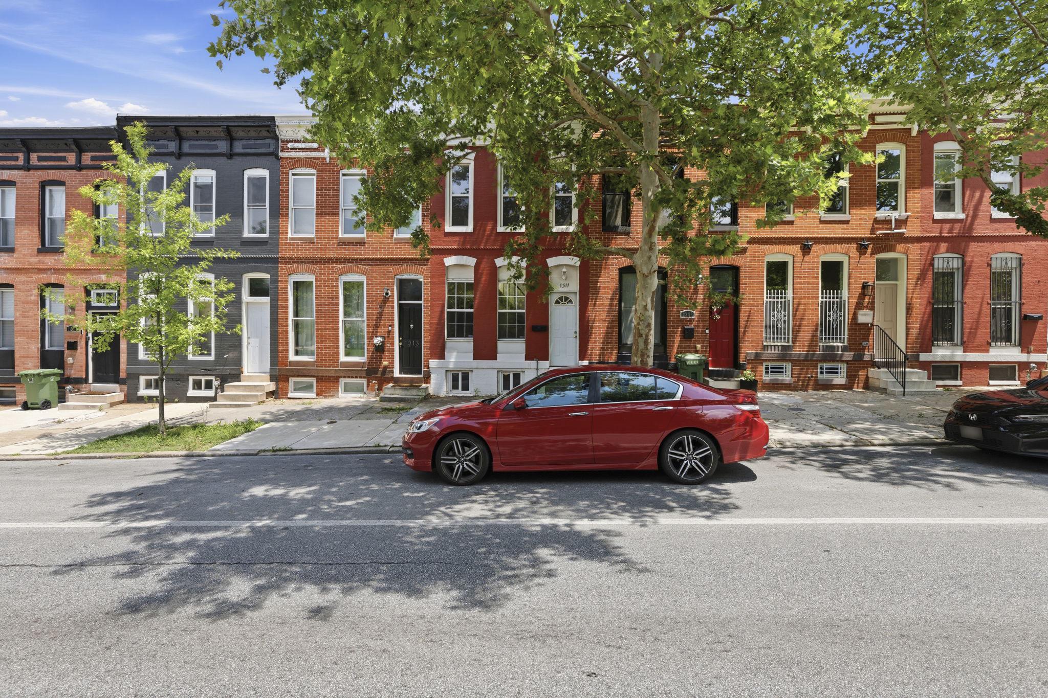 1311 N Broadway — photo