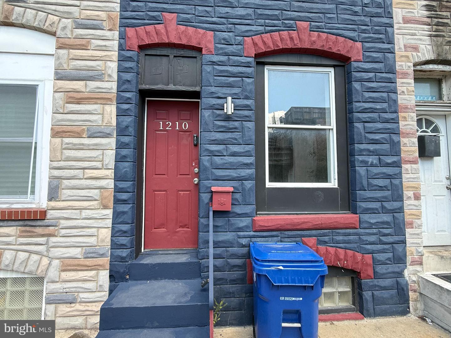 1210 Sargeant St — photo