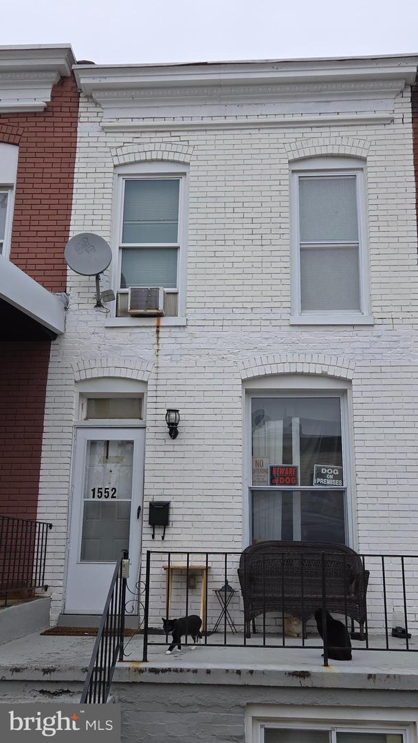 1552 Carswell St — photo