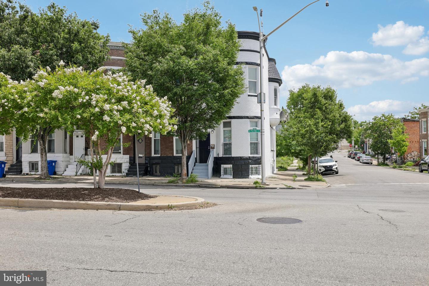 1801 N Fulton Ave — photo