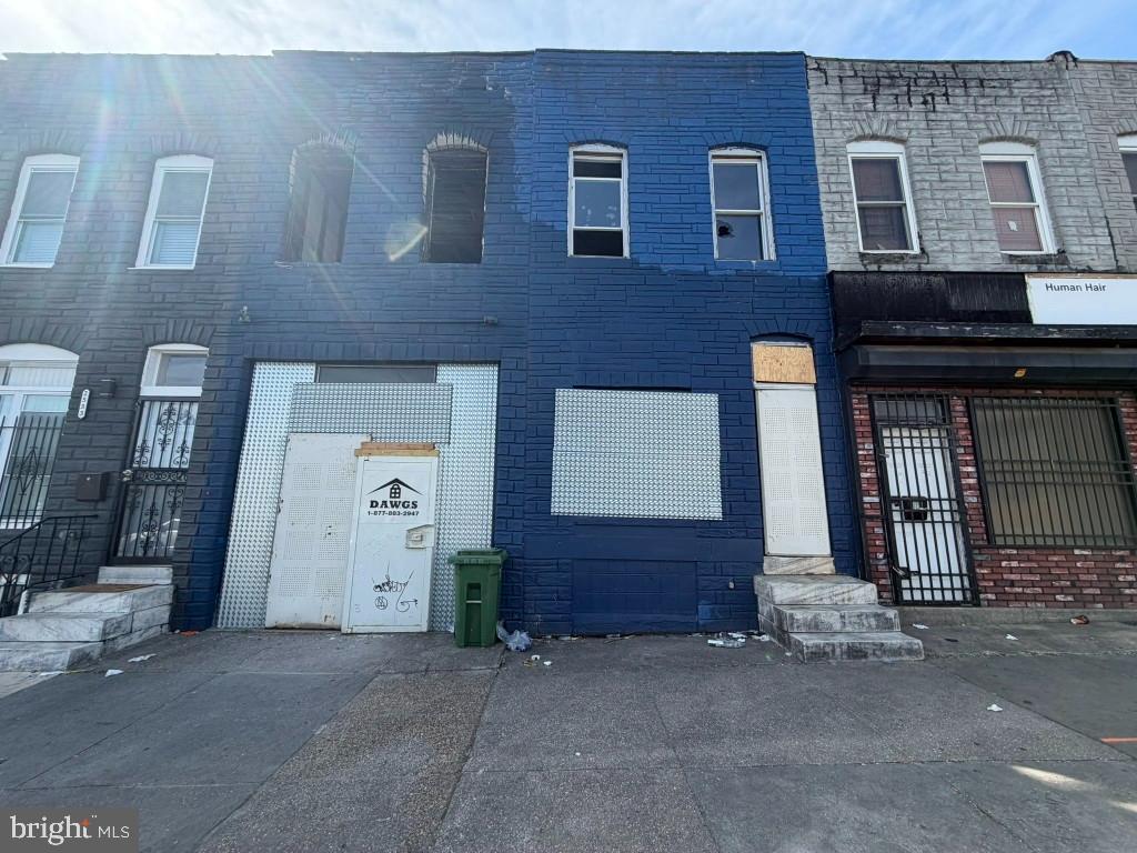 2529-2531 E Monument St — photo