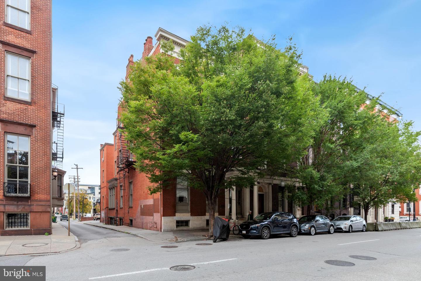 10 W Madison St W #1 — photo