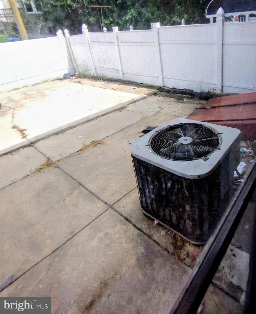 11 S Wickham Rd — photo