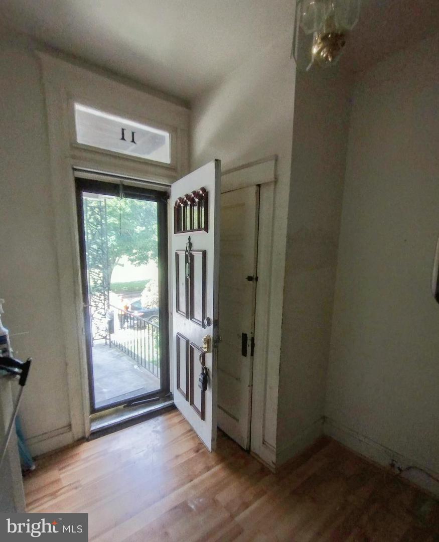 11 S Wickham Road, Baltimore, MD 21229 — photo 2