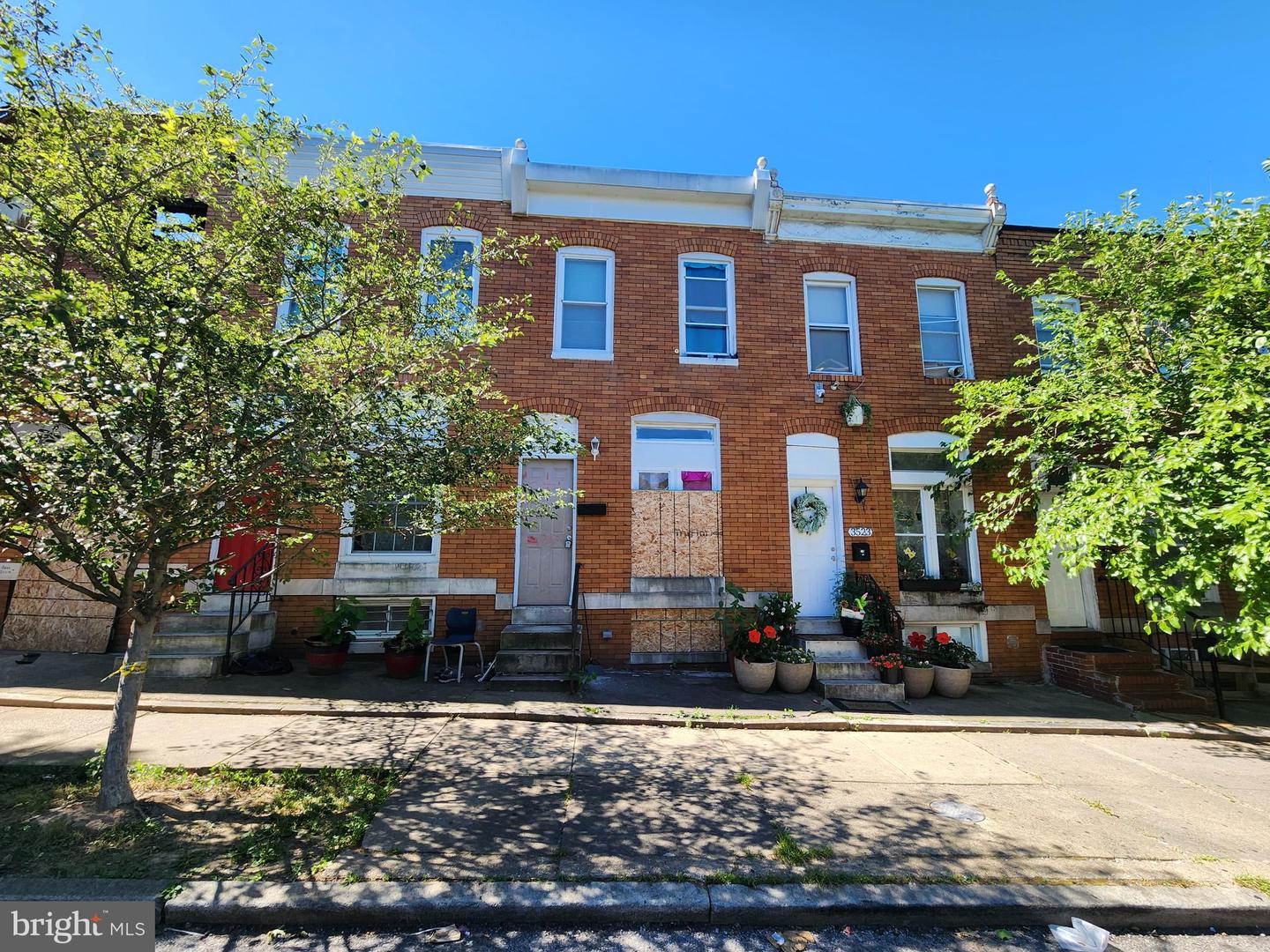 3525 E Fairmount Ave — photo
