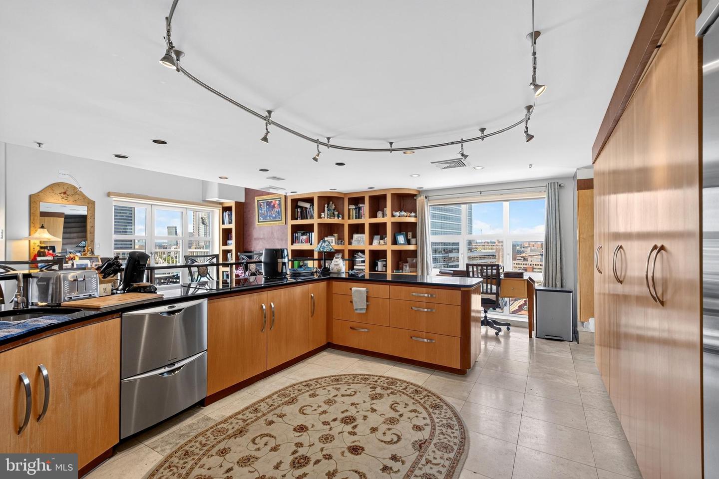 250 President St #1402 — photo