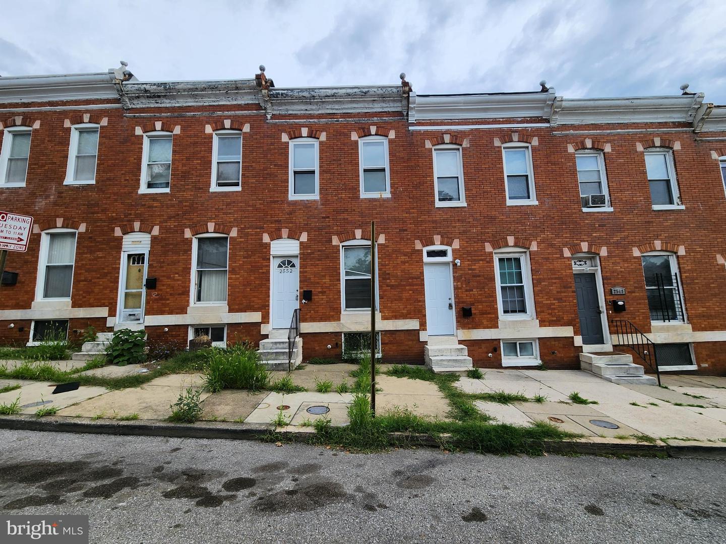 2552 W Pratt St — photo