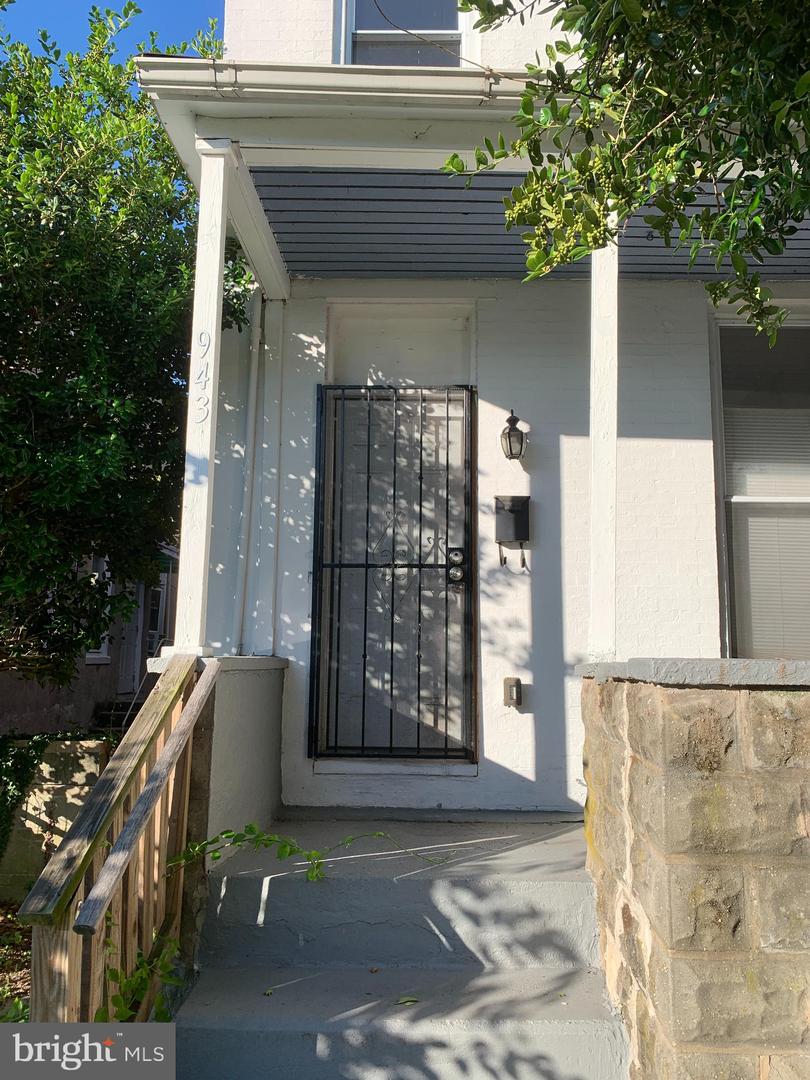 943 Homestead St — photo