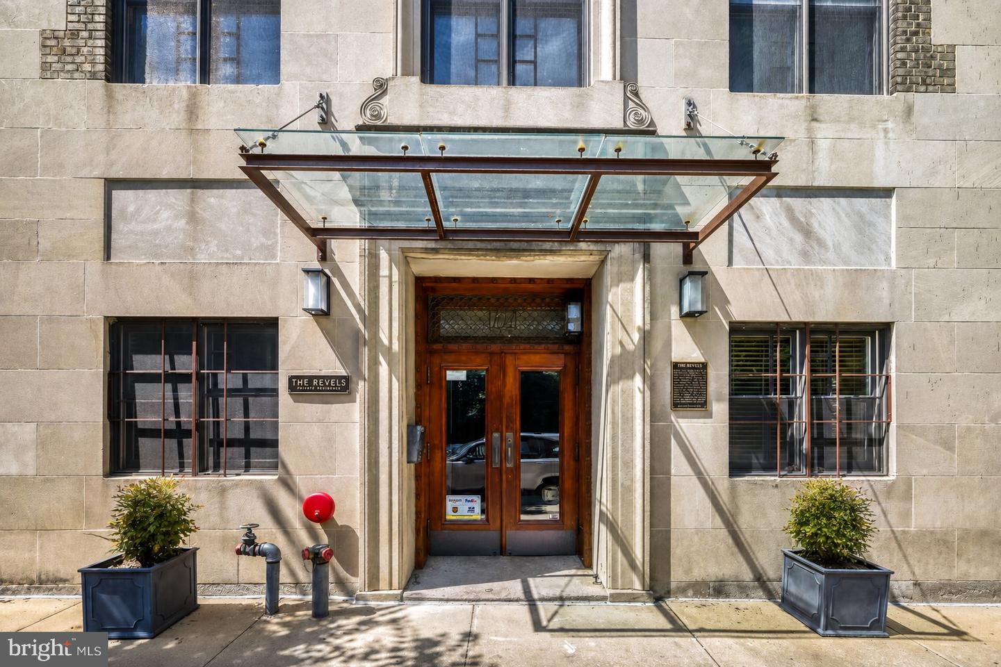 104 W Madison St #9 — photo
