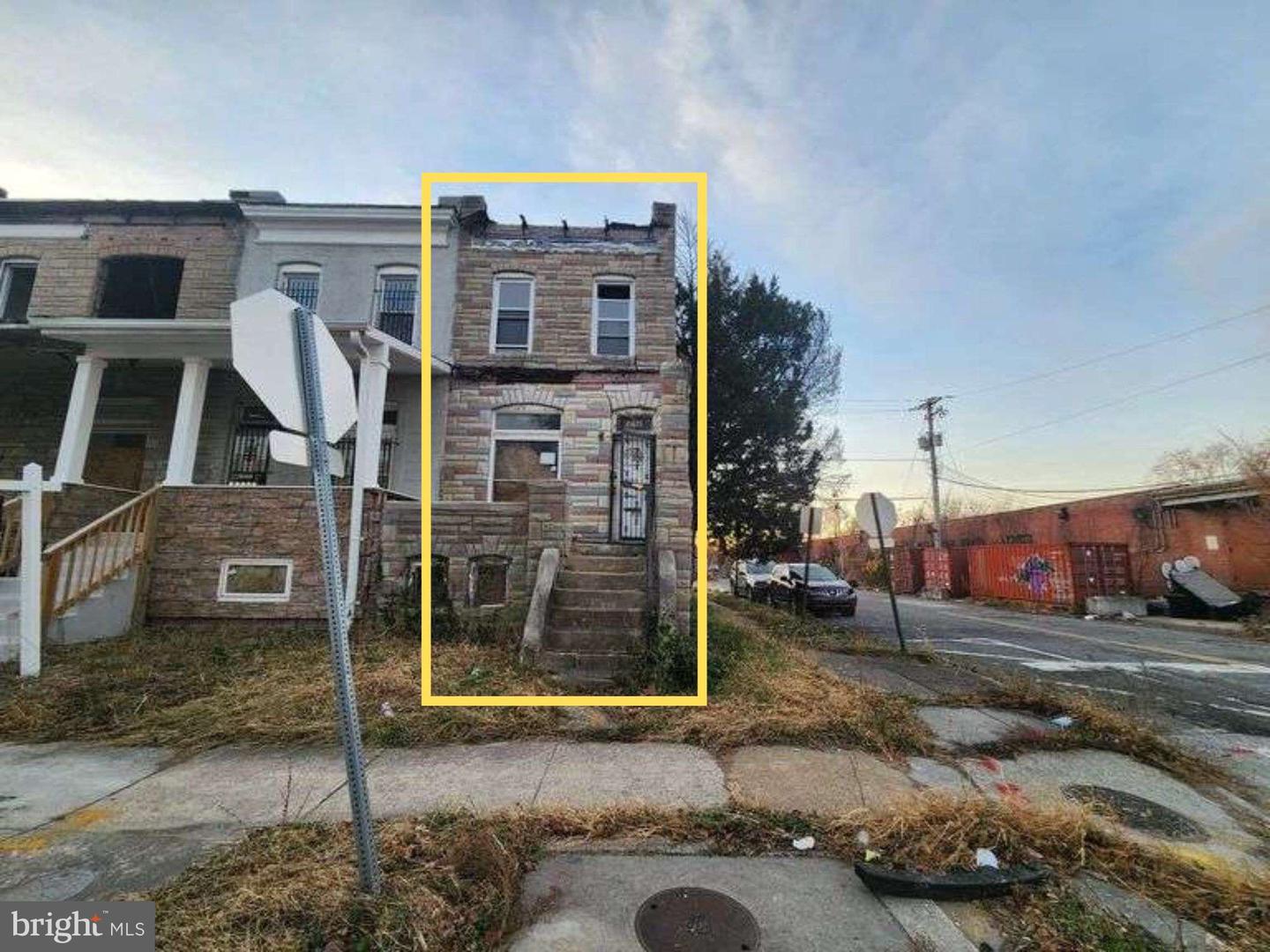 2421 Baker St — photo