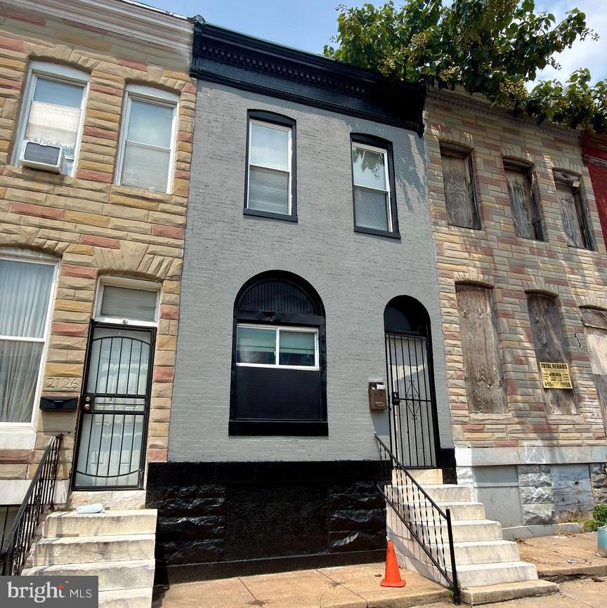 2124 Hollins St — photo