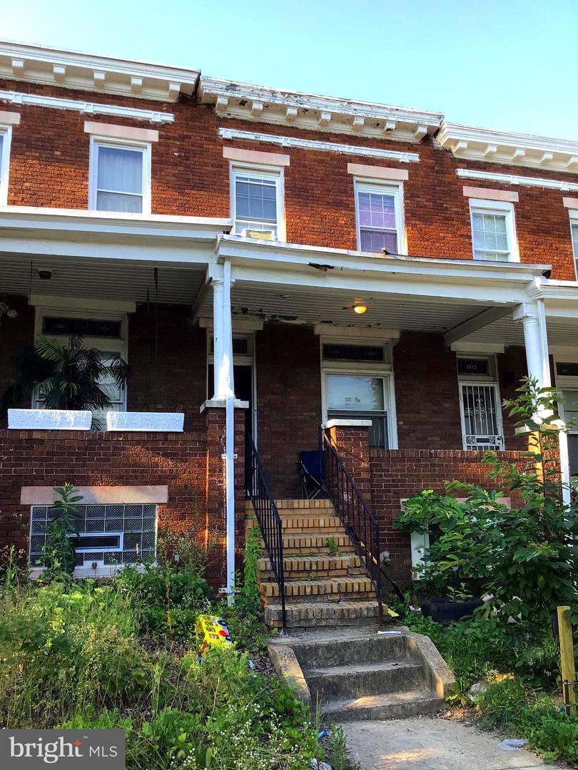 2221 W Lexington St — photo