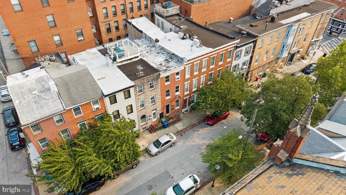 109 E West St — photo