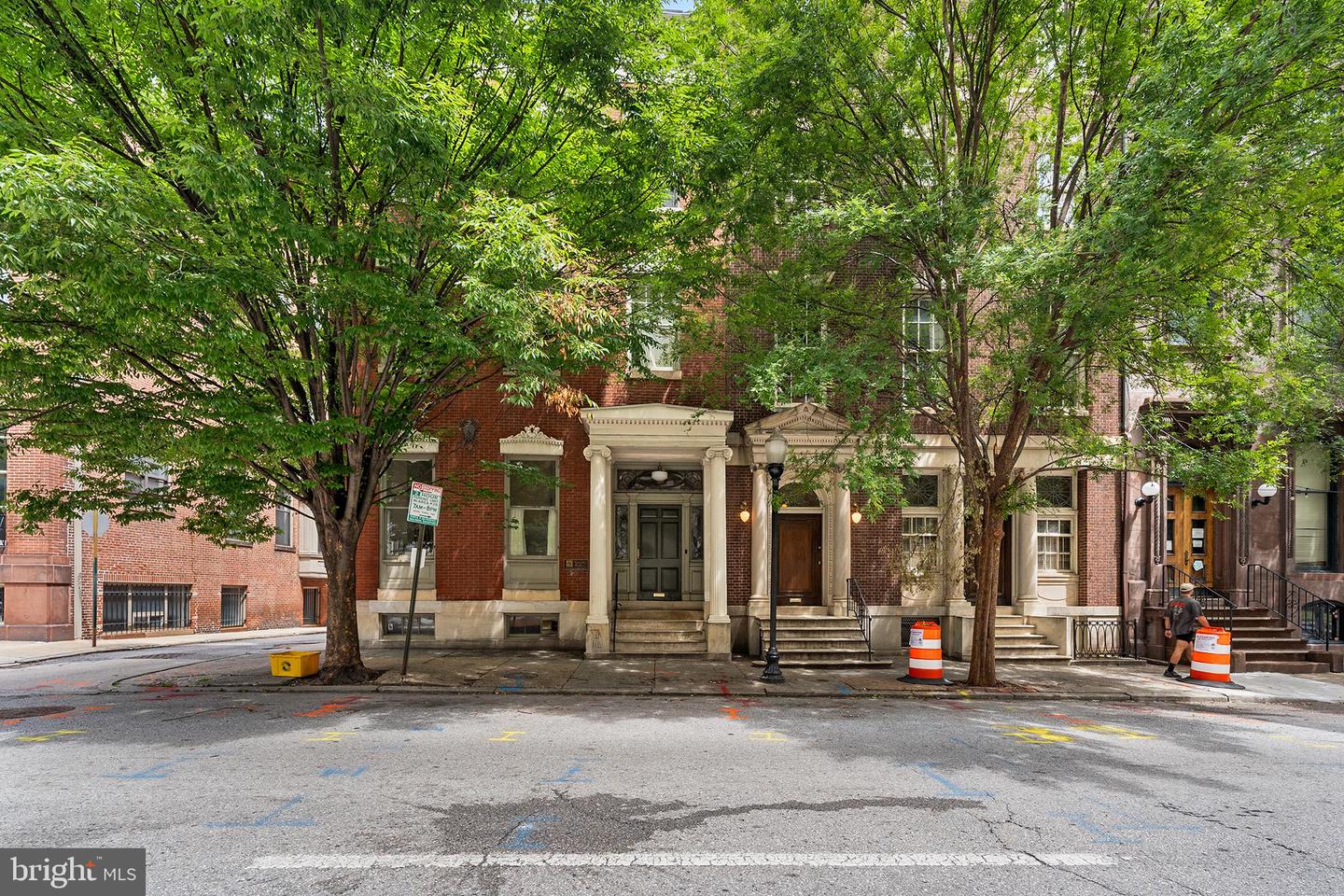 10 W Madison St #31 — photo