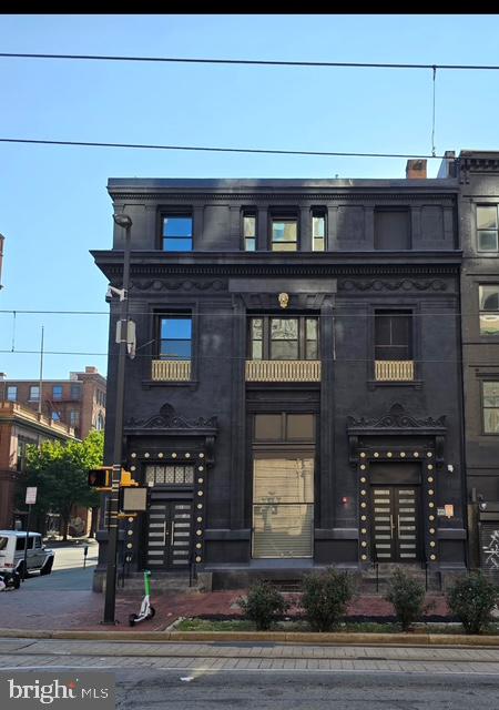 233 N Howard St — photo