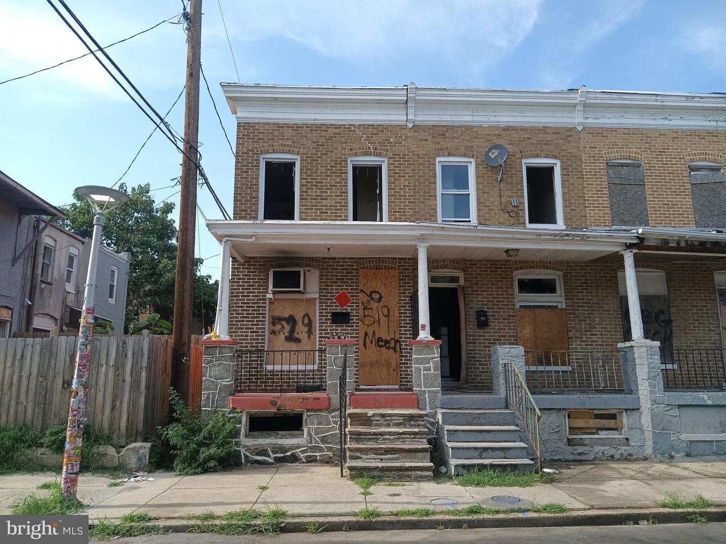2400 Llewelyn Ave — photo