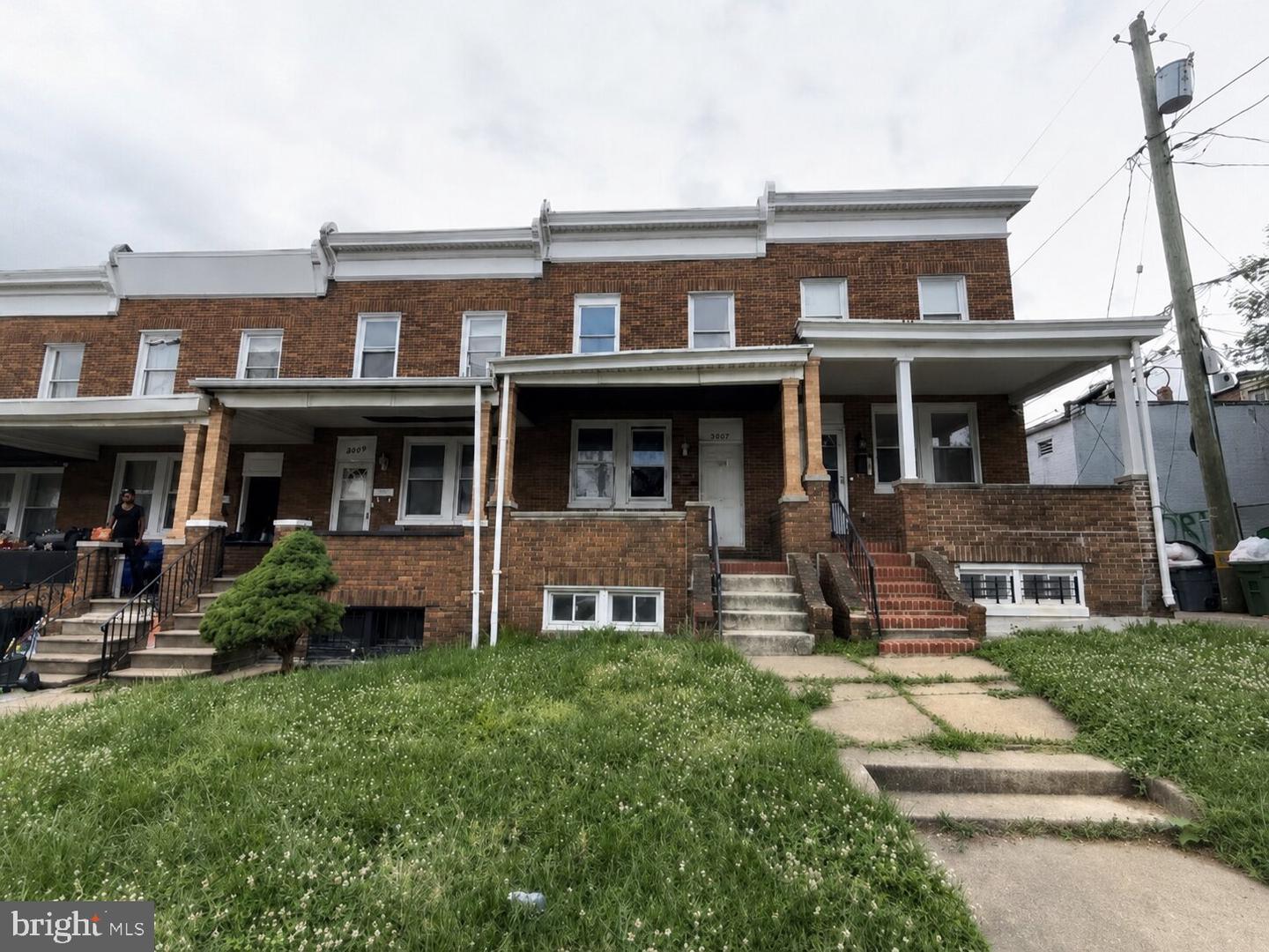 3005 Mayfield Ave — photo