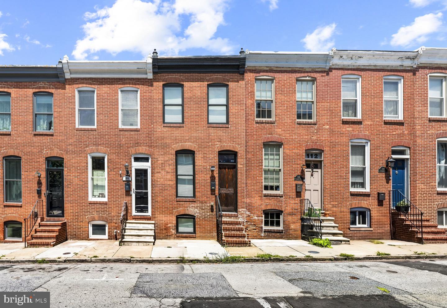 110 E Clement St — photo