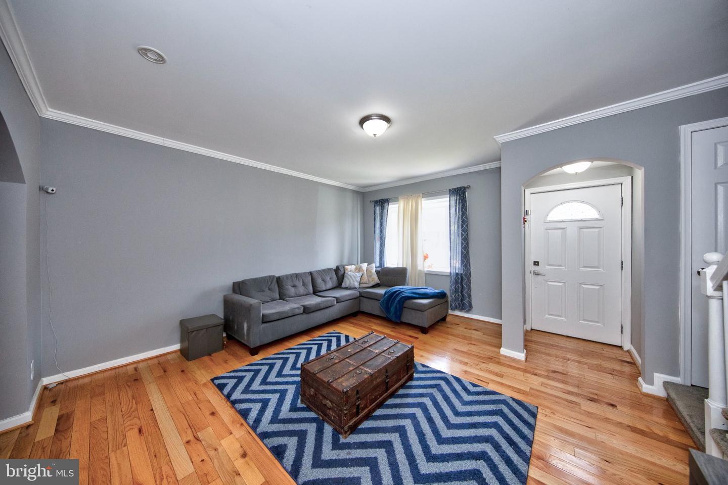 4111 Kinsway — photo