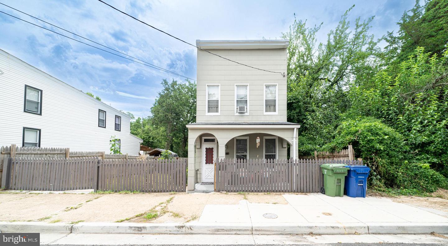3223 Strickland St — photo