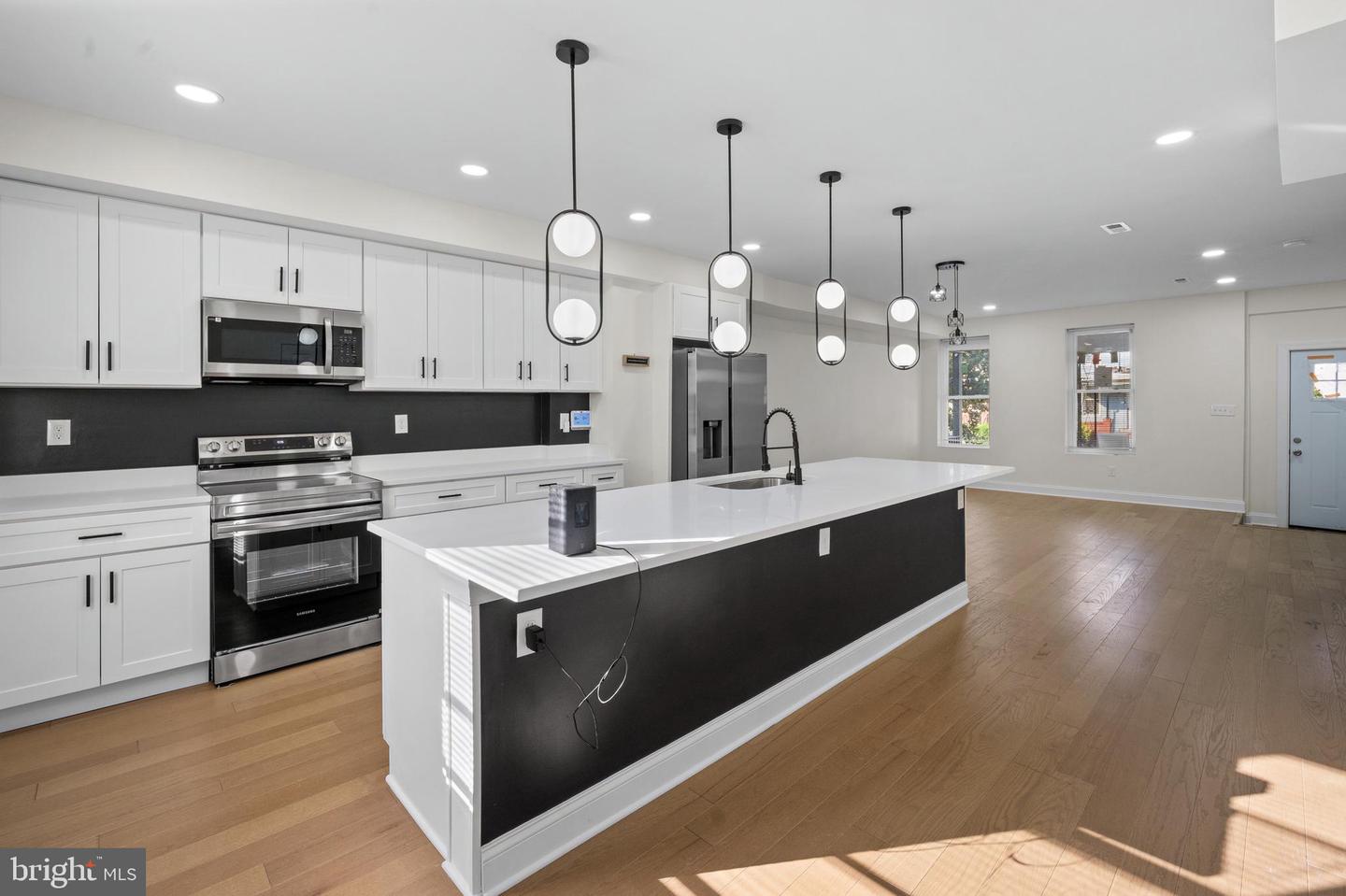 4911 Cordelia Ave — photo