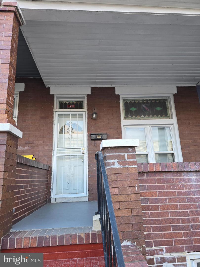 1711 Homestead St — photo