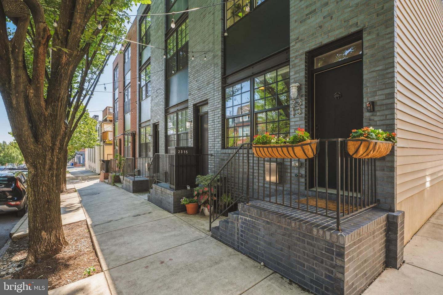 2313 E Fairmount Ave — photo