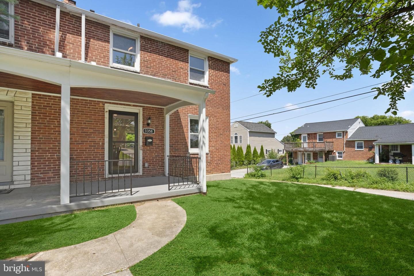 1358 Crofton Rd — photo