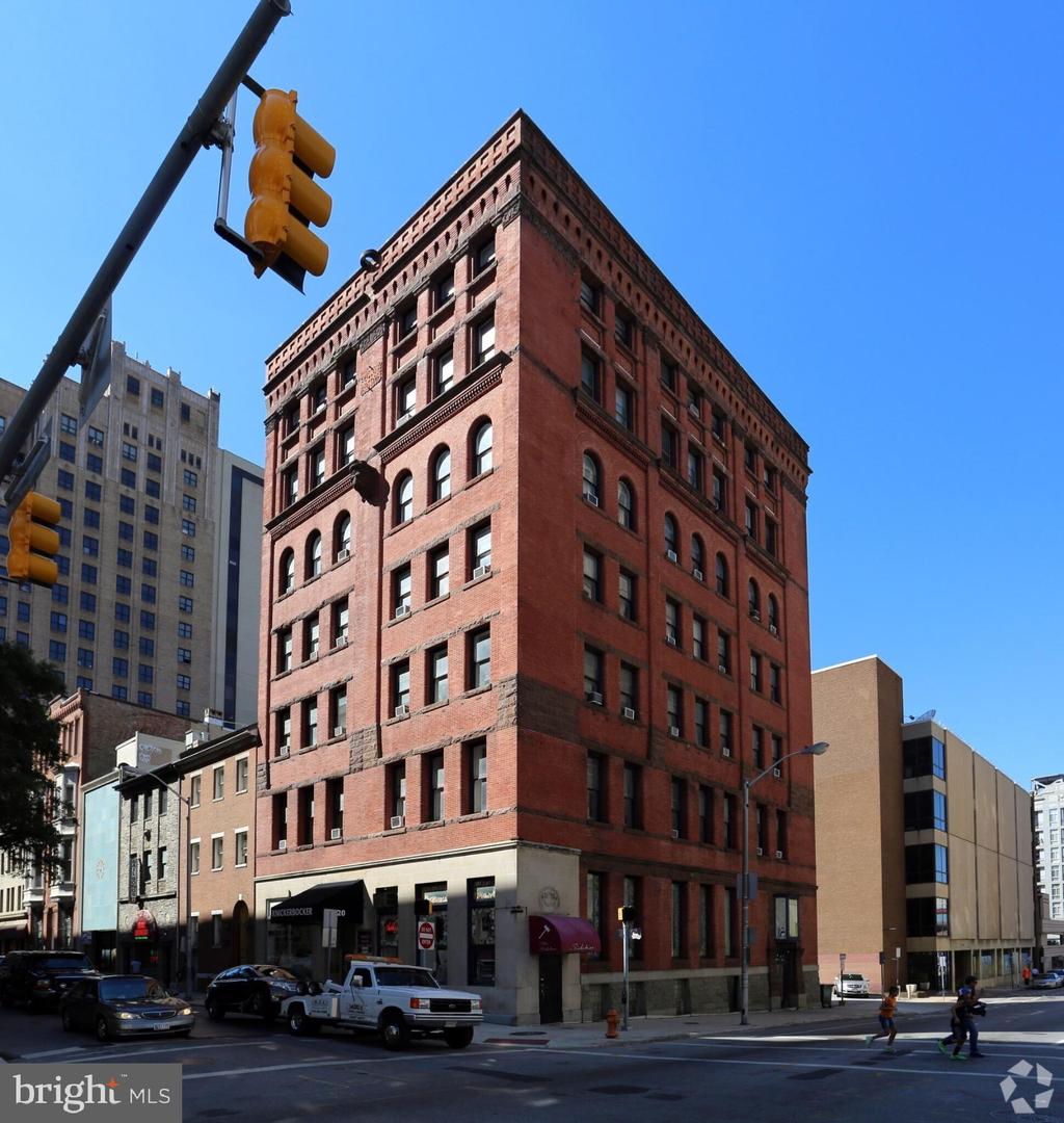 218 E Lexington St — photo