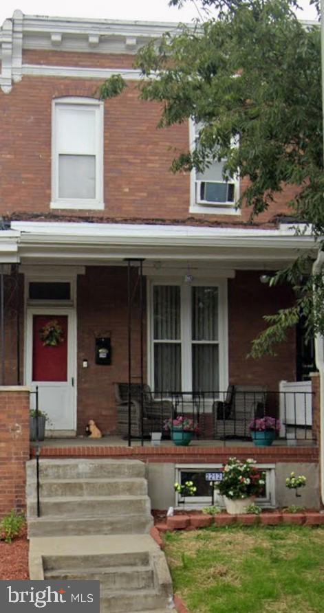 2212 W Lexington St — photo